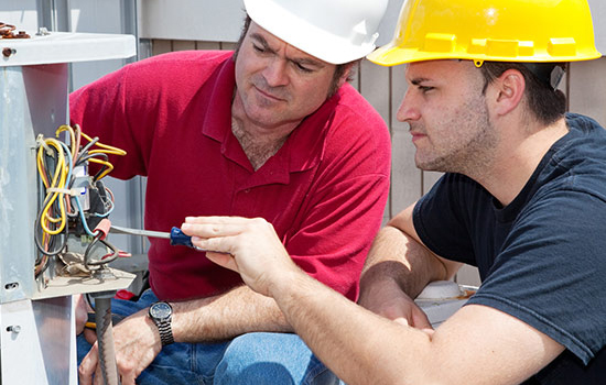 AC tune-up repairman