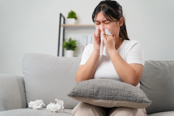 woman with worsening allergy due to dead animal in air duct