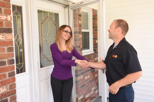 homeowner shaking hands with HVAC contractor from PFO Heating & Air Conditioning