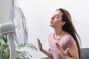 girl in front of room depicting how to cool a rool without ac