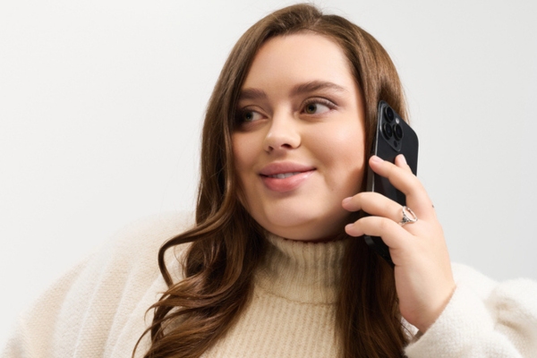 woman on the phone calling for oil delivery